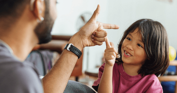 LE LANGAGE DES SIGNES