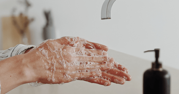 Lire la suite à propos de l’article Hygiène en crèche : règles essentielles et bonnes pratiques